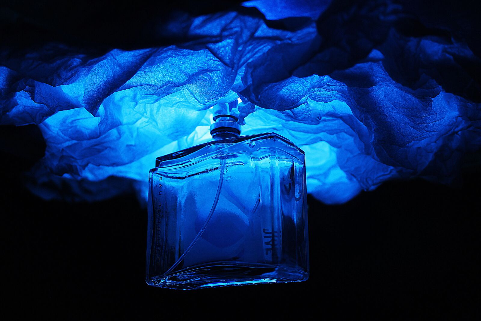 Canon EOS 600D (Rebel EOS T3i / EOS Kiss X5) sample photo. Bottle, perfume, blue photography