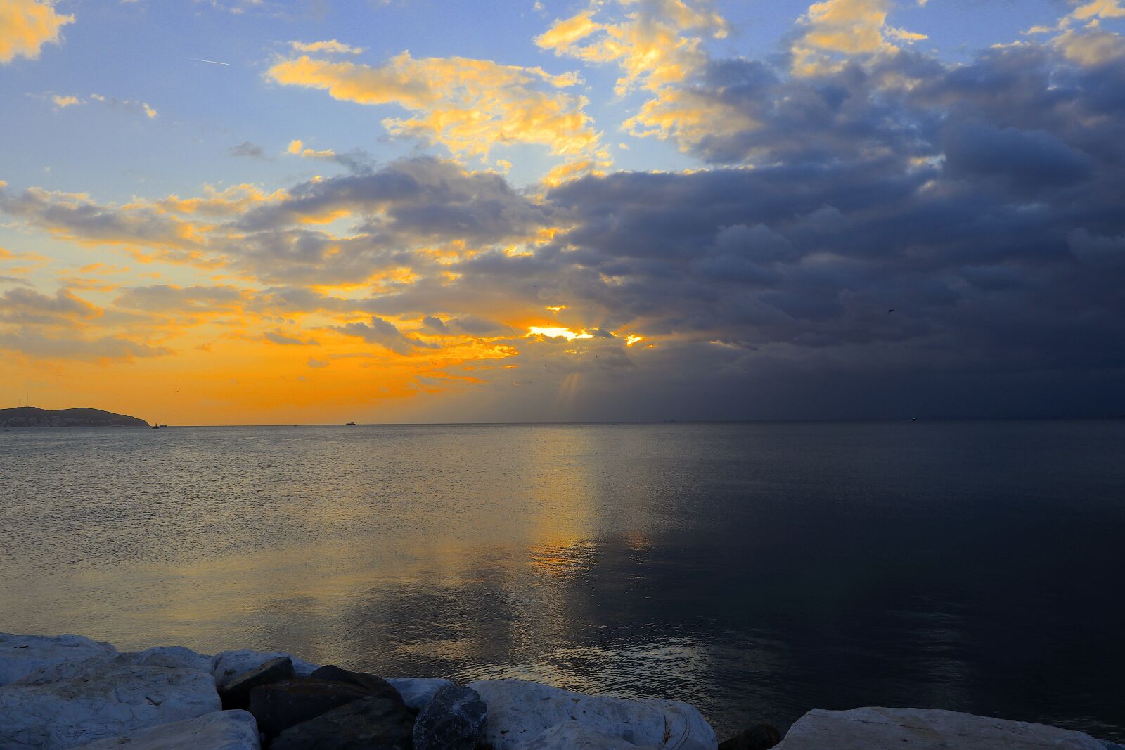 Canon EOS 80D sample photo. Sunset, dawn, body of photography