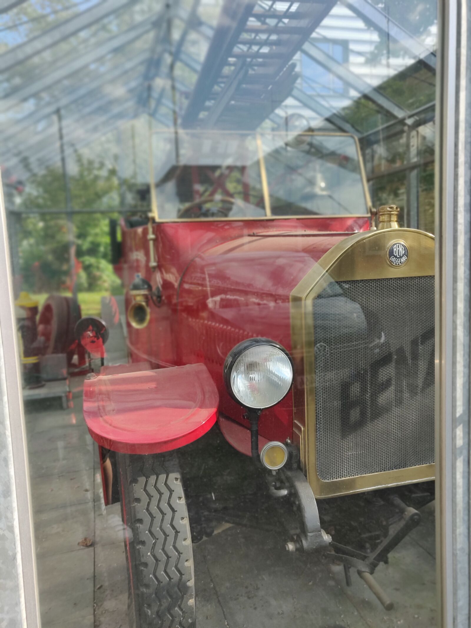 OnePlus 6T sample photo. Firetruck, wiesbaden, old photography