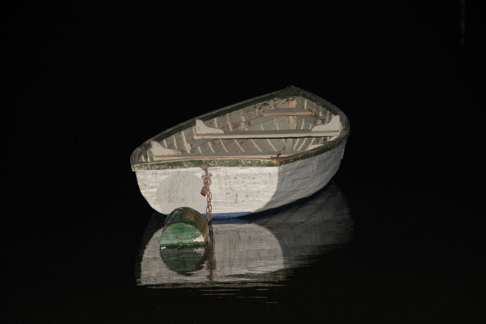 Canon EOS 500D (EOS Rebel T1i / EOS Kiss X3) sample photo. Boat, at night, lake photography