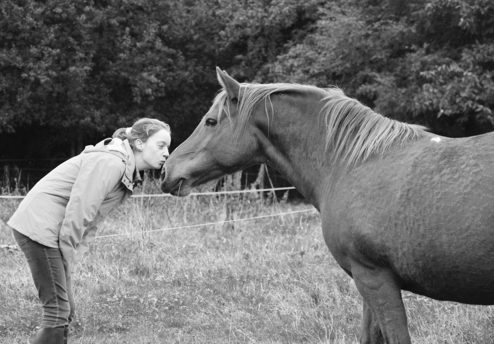Nikon D5200 sample photo. Kiss, kisses young girl photography