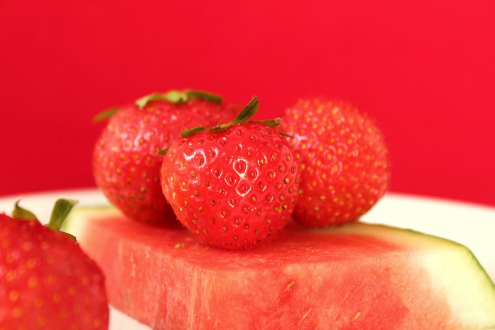 Canon EOS 1300D (EOS Rebel T6 / EOS Kiss X80) sample photo. Strawberries, red, melon photography