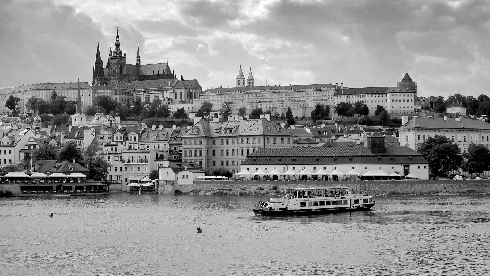 Nikon Coolpix P610 sample photo. Prague, prague castle, castle photography