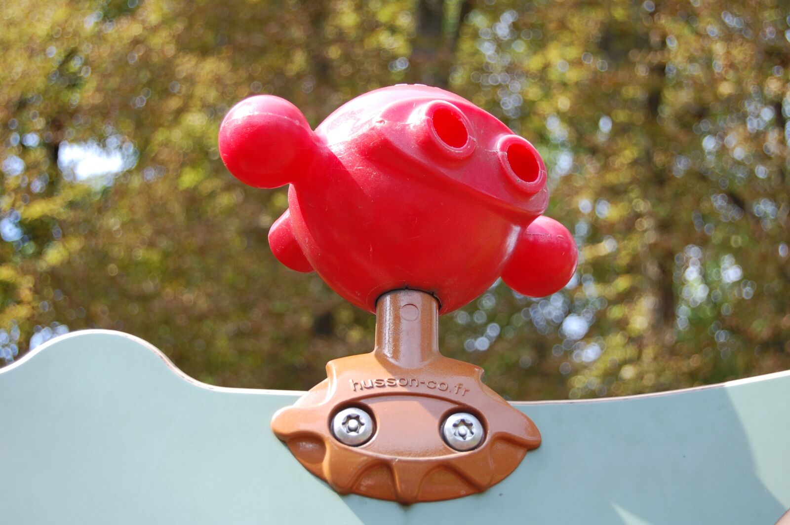 Nikon D40 sample photo. Red, round, by looking photography