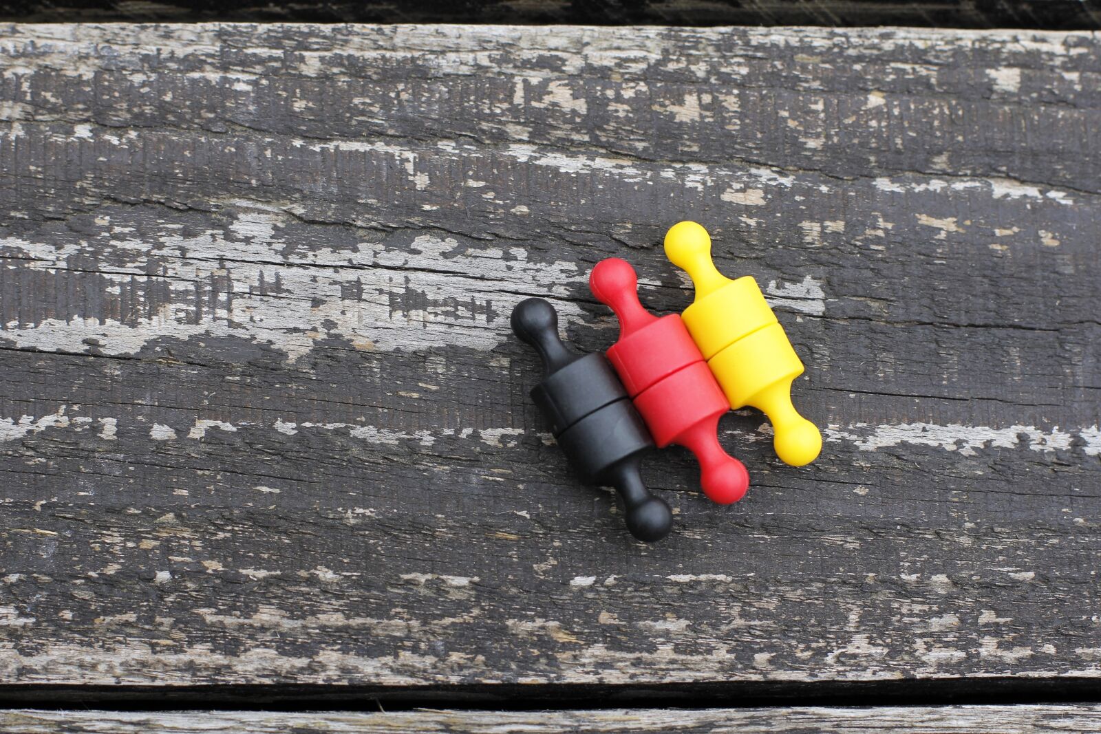 Canon EOS 60D + Canon EF 50mm F1.4 USM sample photo. Black, red, gold photography