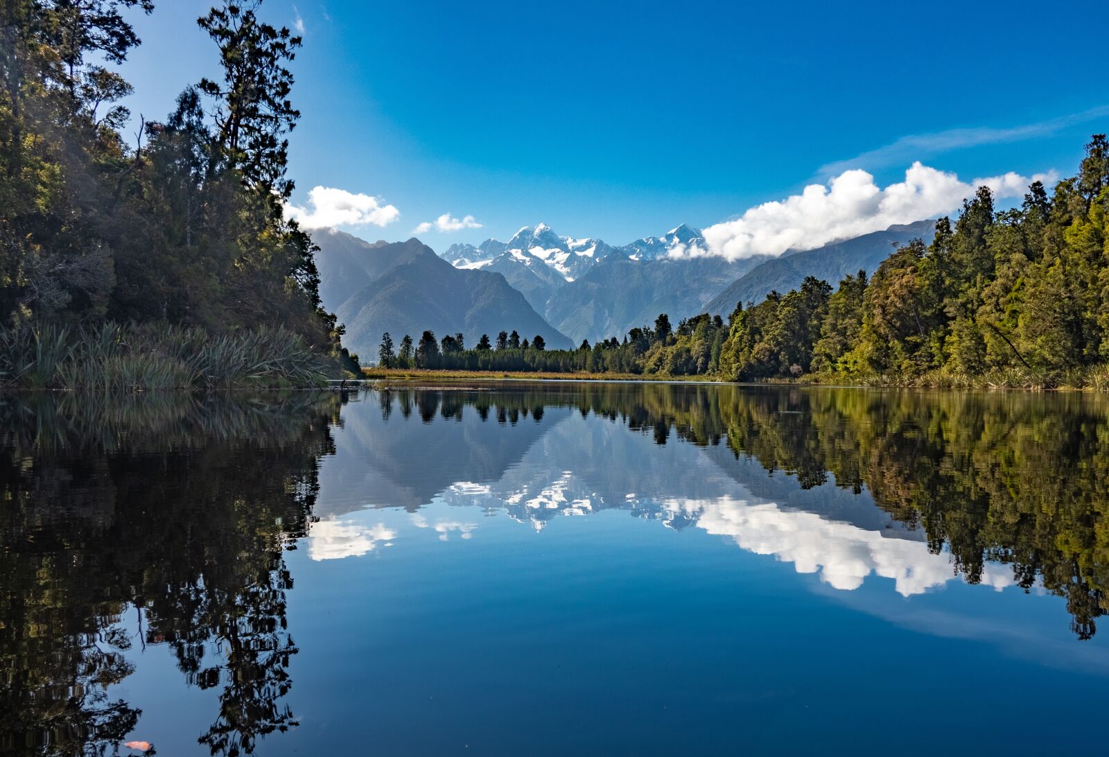 Olympus OM-D E-M5 II + OLYMPUS M.12-50mm F3.5-6.3 sample photo. New zealand, mirroring, water photography