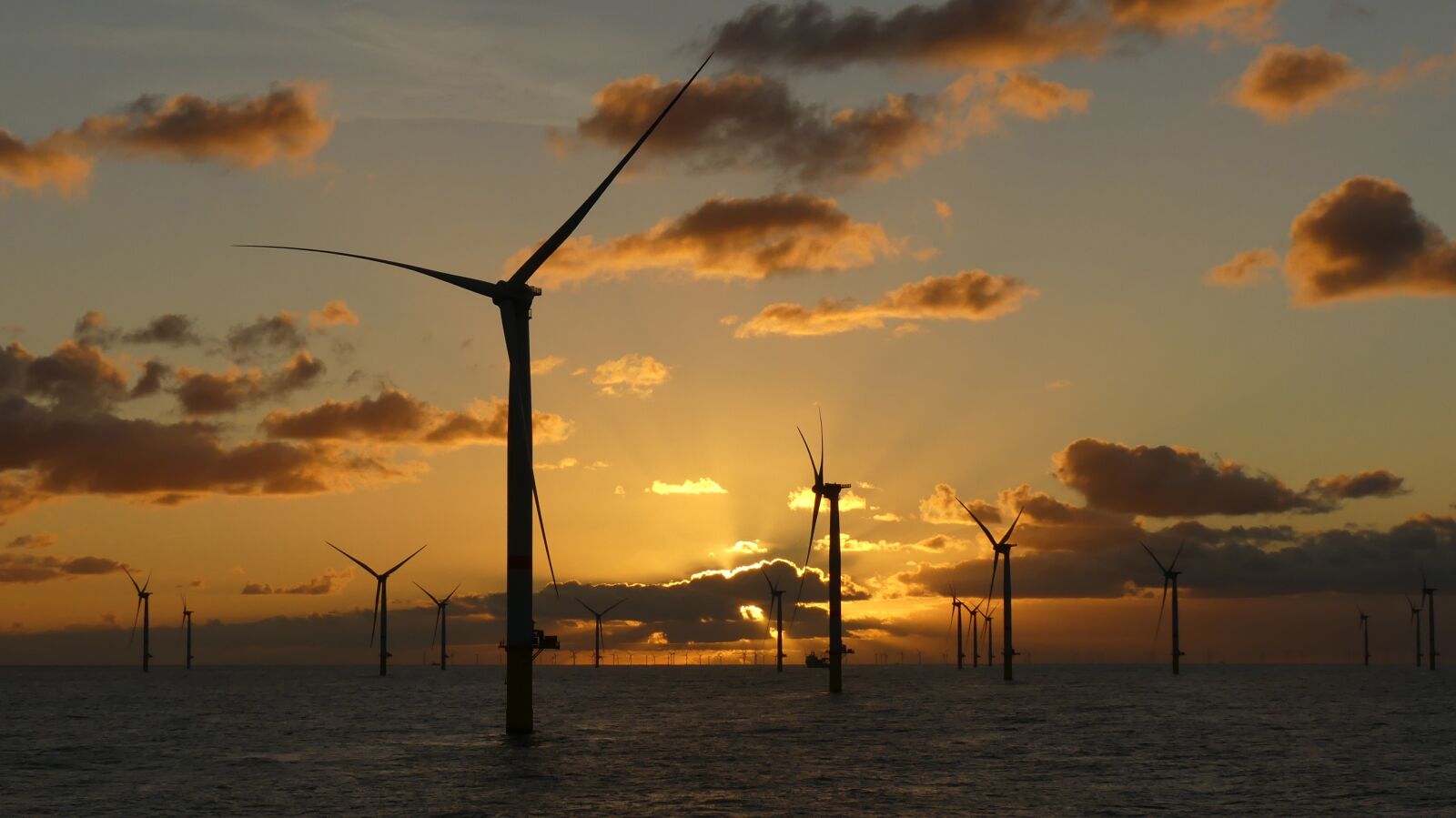 Panasonic Lumix DMC-FZ300 sample photo. Wind energy, windr der photography
