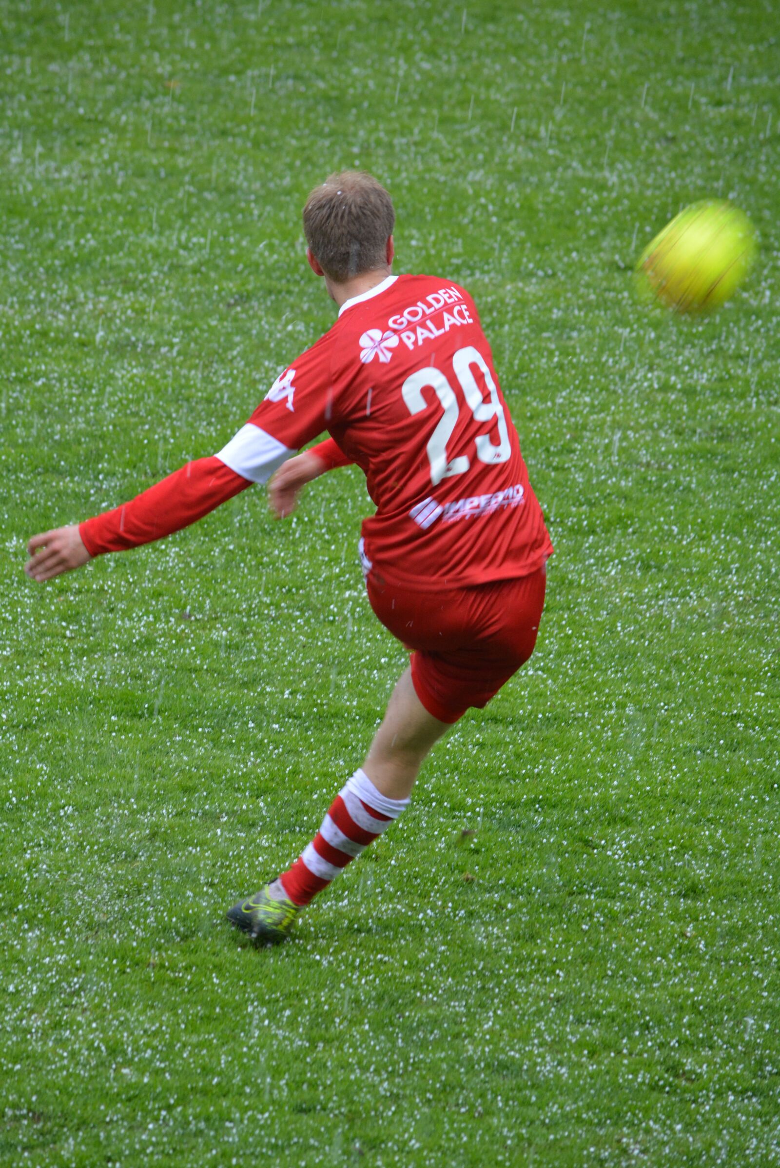 Nikon D5200 sample photo. Footballer, action, ball photography
