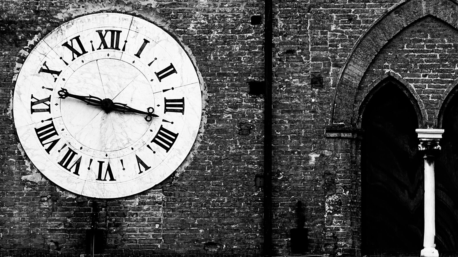 Sony Cyber-shot DSC-HX400V sample photo. Vintage, clock, architecture photography