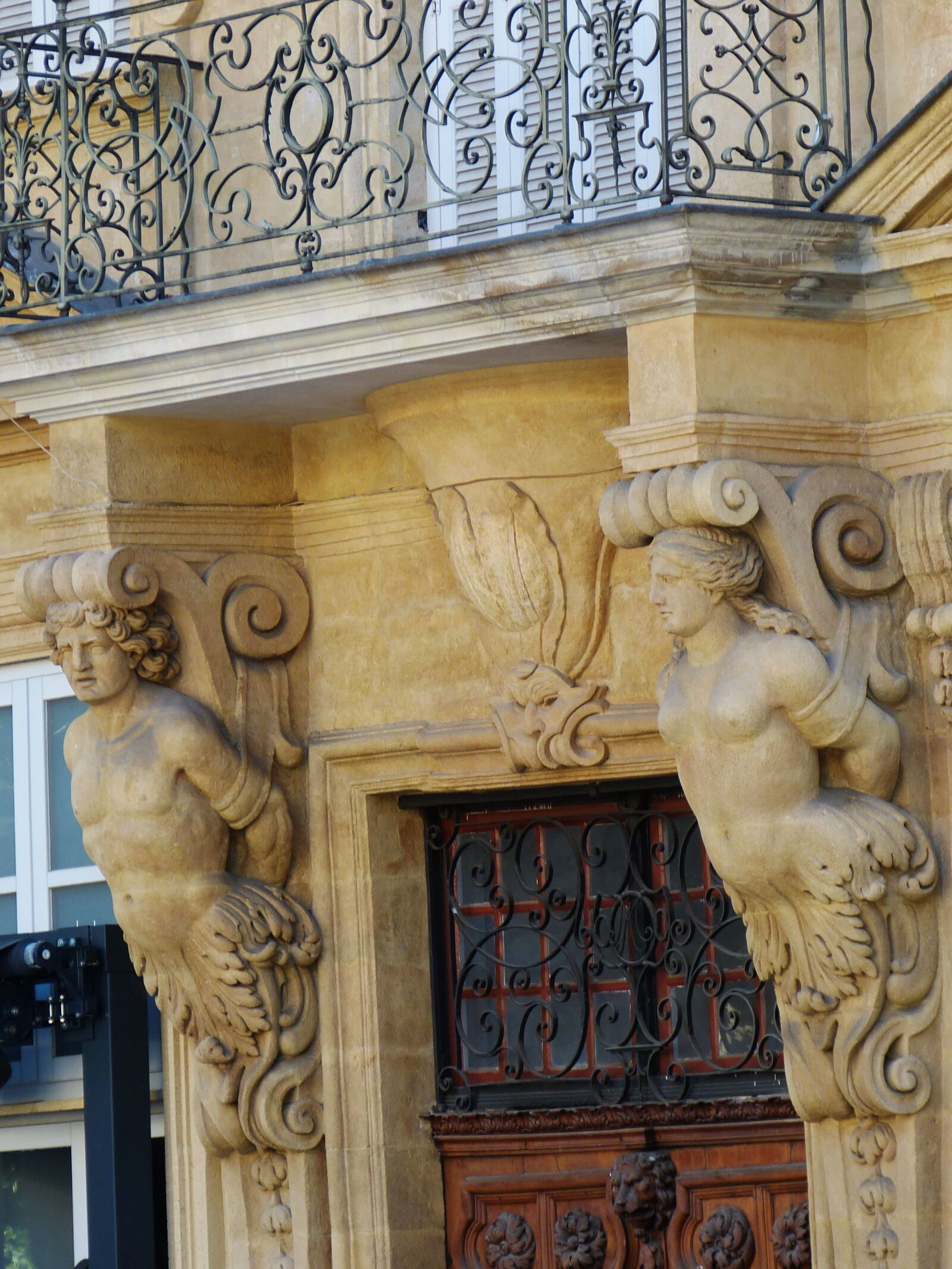Panasonic Lumix DMC-FZ150 sample photo. Aix, france, south of photography