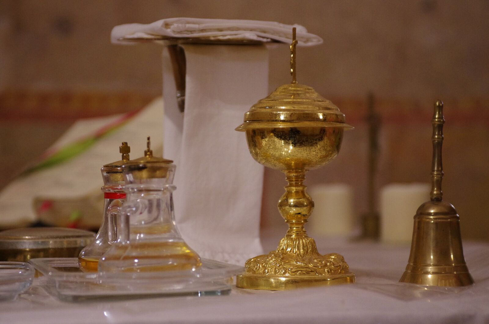 Pentax K-5 sample photo. Communion, church, chalice photography