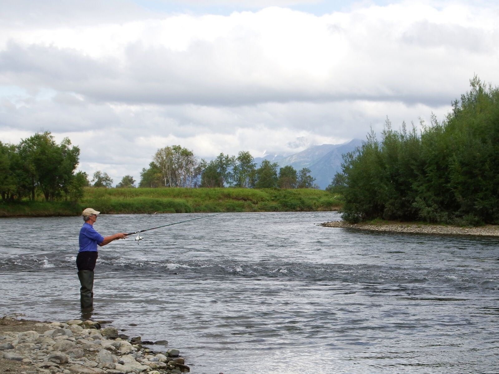 Fujifilm FinePix S1 sample photo. River, fishing, alloy photography