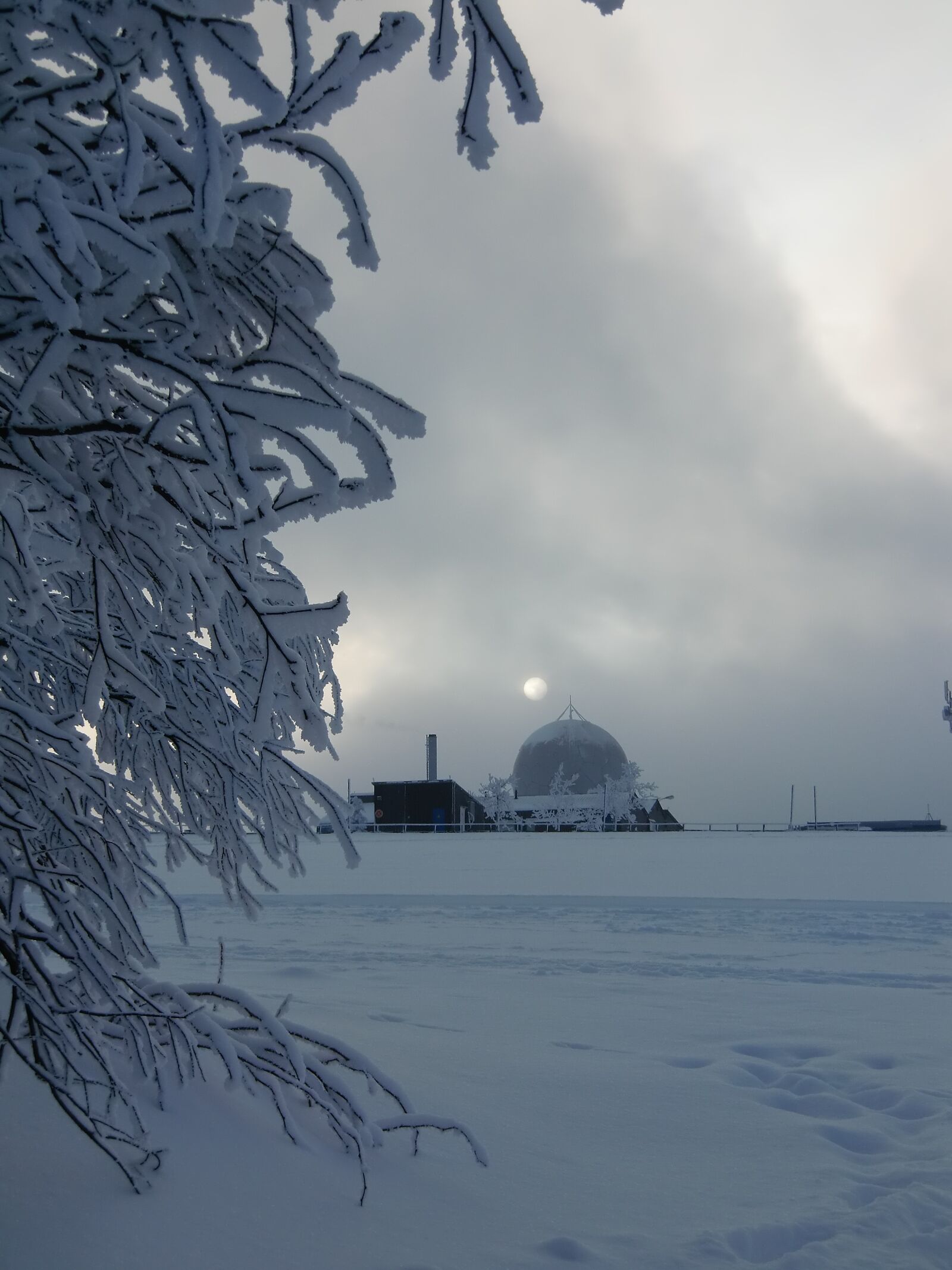 CASIO EX-H10 sample photo. Wasserkuppe, radar dome, winter photography