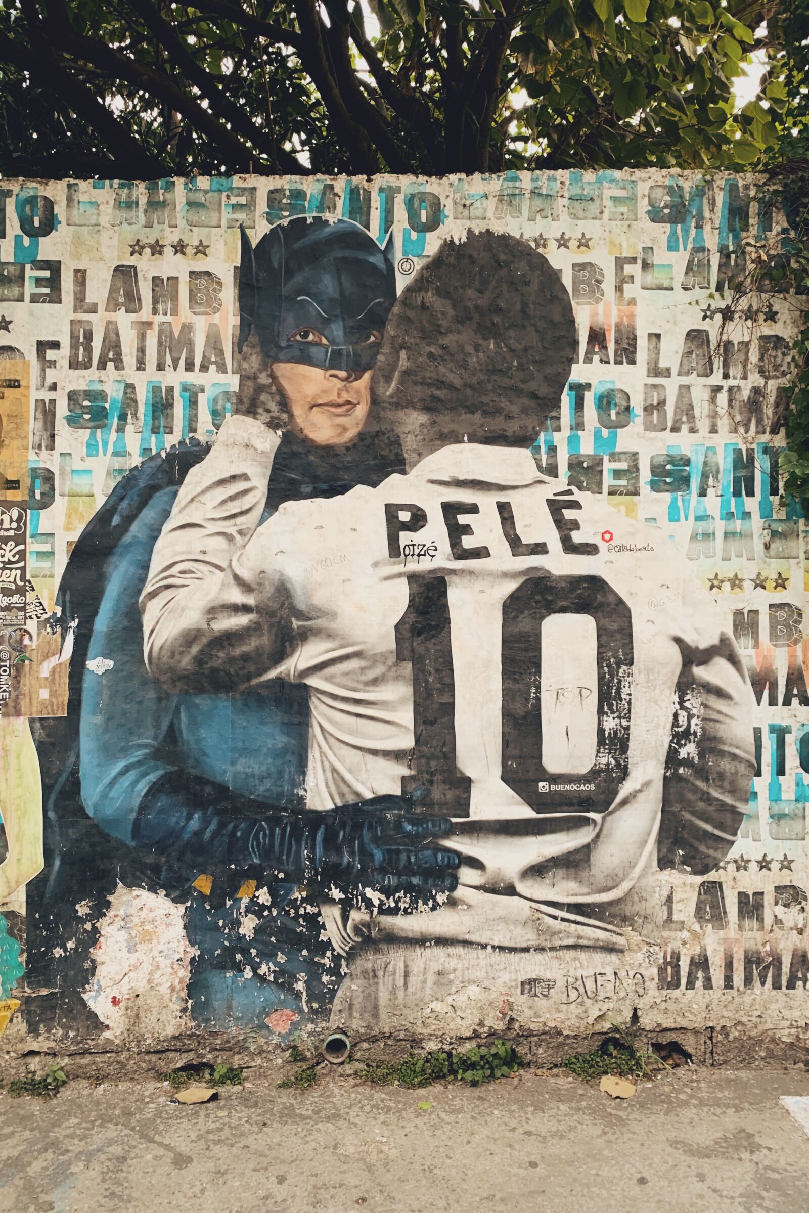 Apple iPhone XS sample photo. Pele, wall, street photography