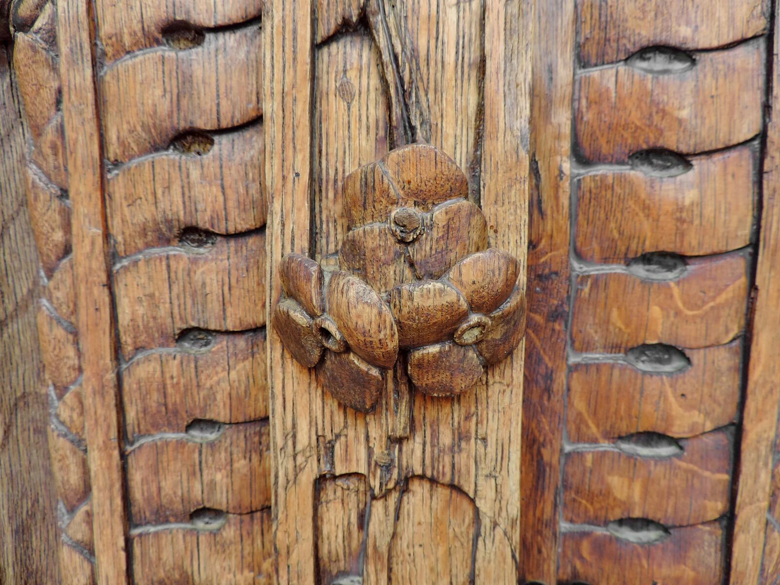 Nikon Coolpix P520 sample photo. Carpentry, carving, handmade, hardwood photography