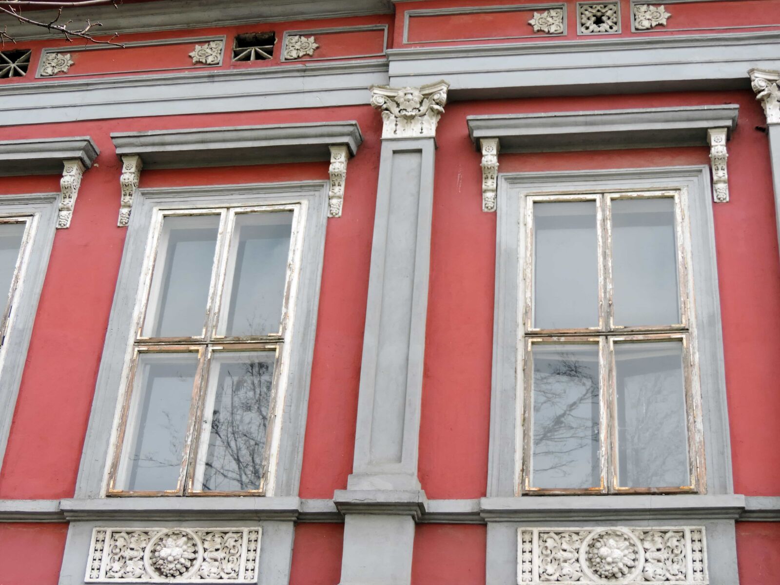 Nikon Coolpix P520 sample photo. Heritage, window, building, architecture photography
