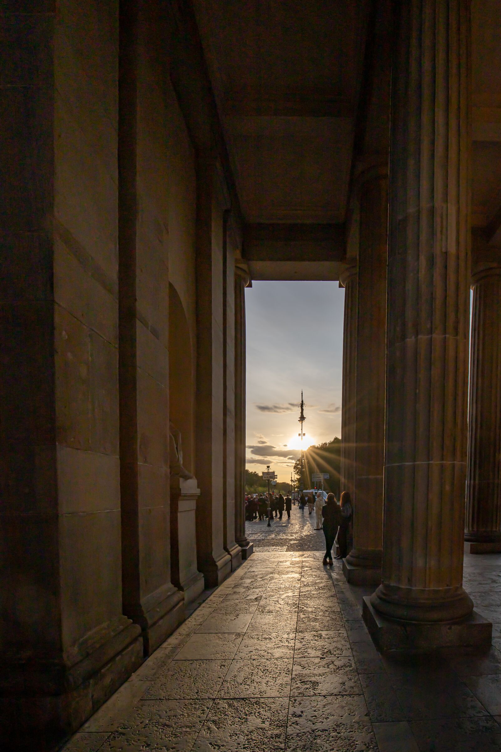Canon EF 16-35mm F4L IS USM sample photo. Arcade, brandenburg gate, place photography