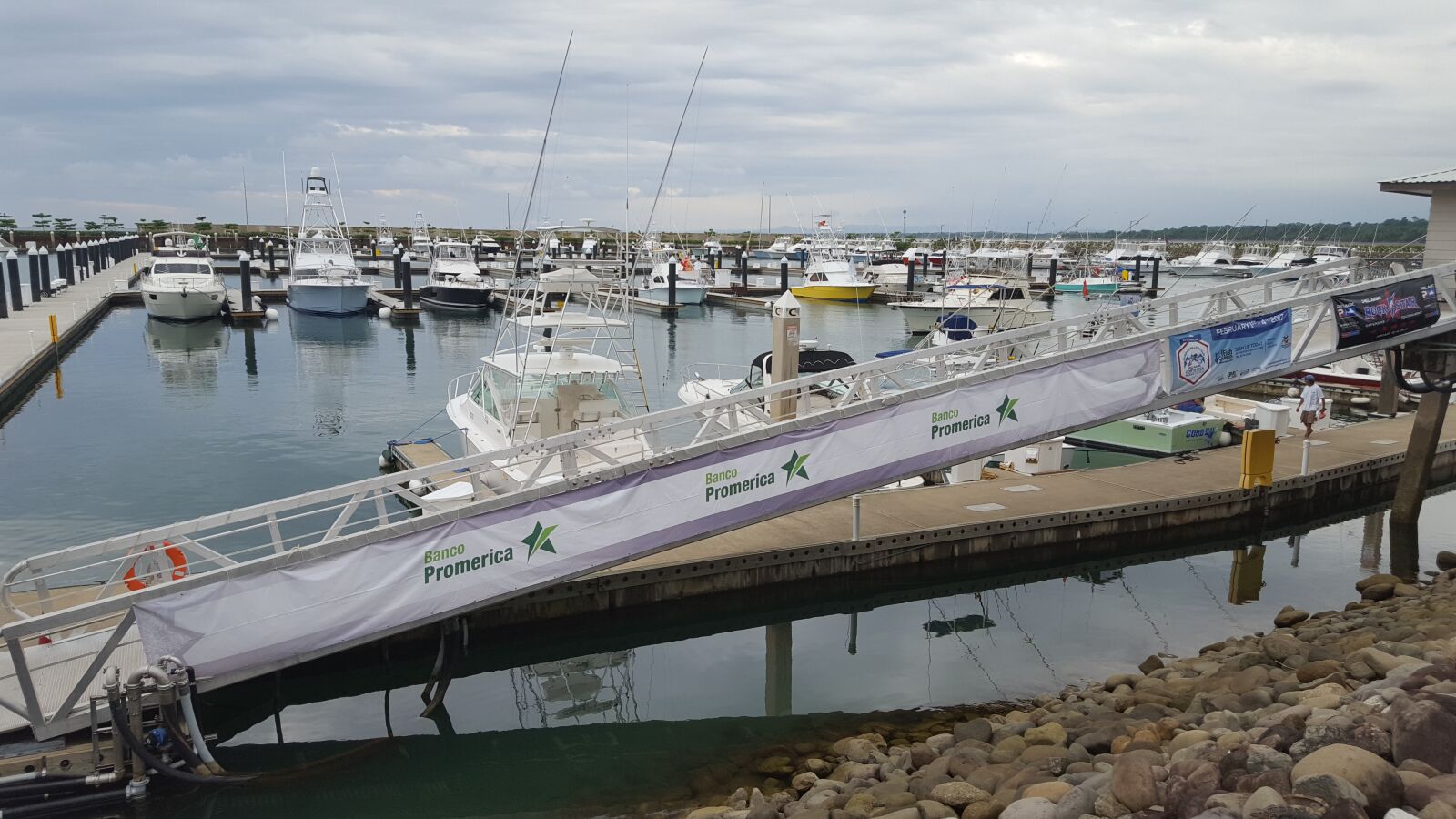 Samsung GALAXY S6 edge sample photo. Marina, boats, yachts photography