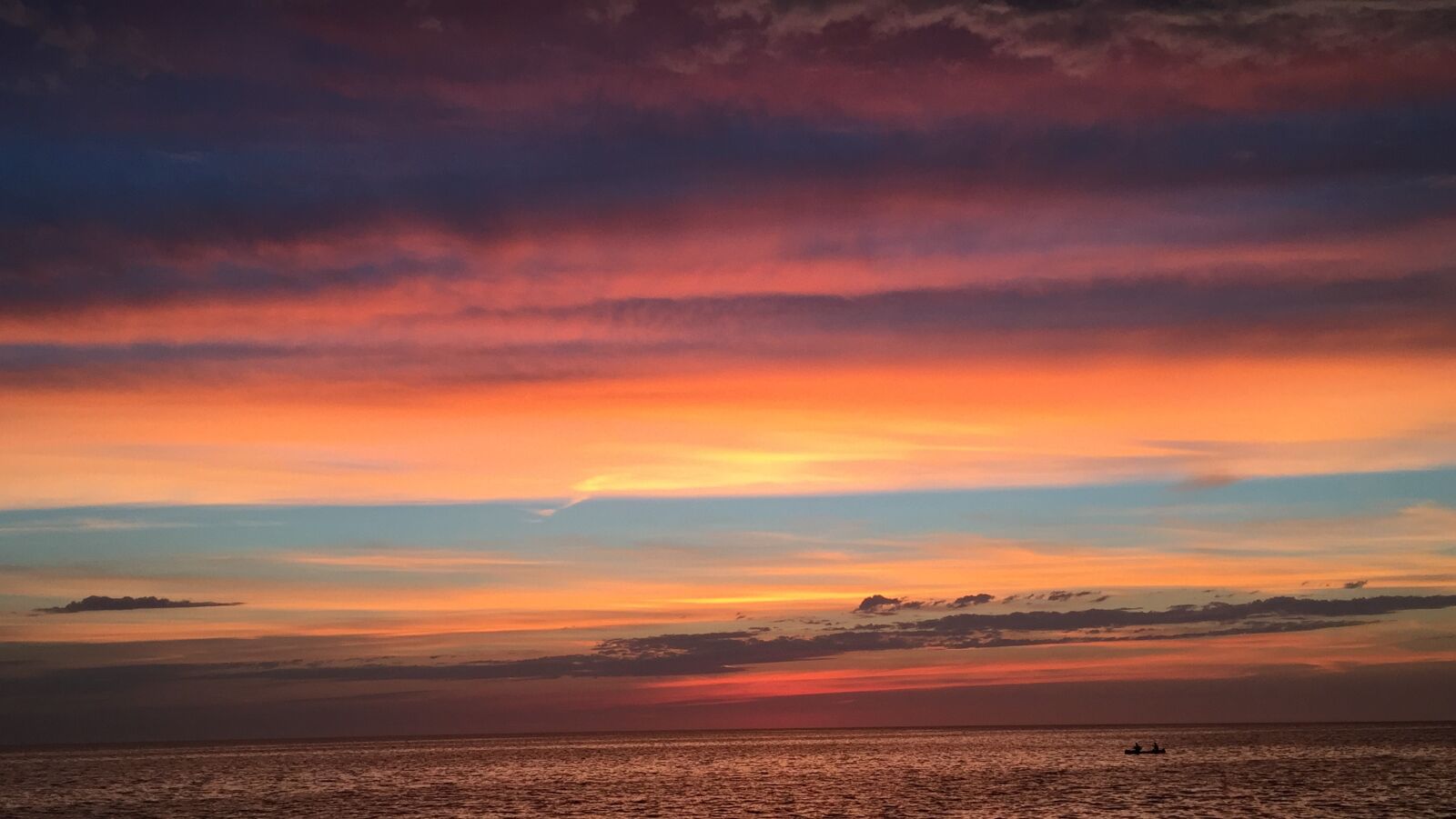 iPhone 6 Plus back camera 4.15mm f/2.2 sample photo. Sunset, lake, beach photography