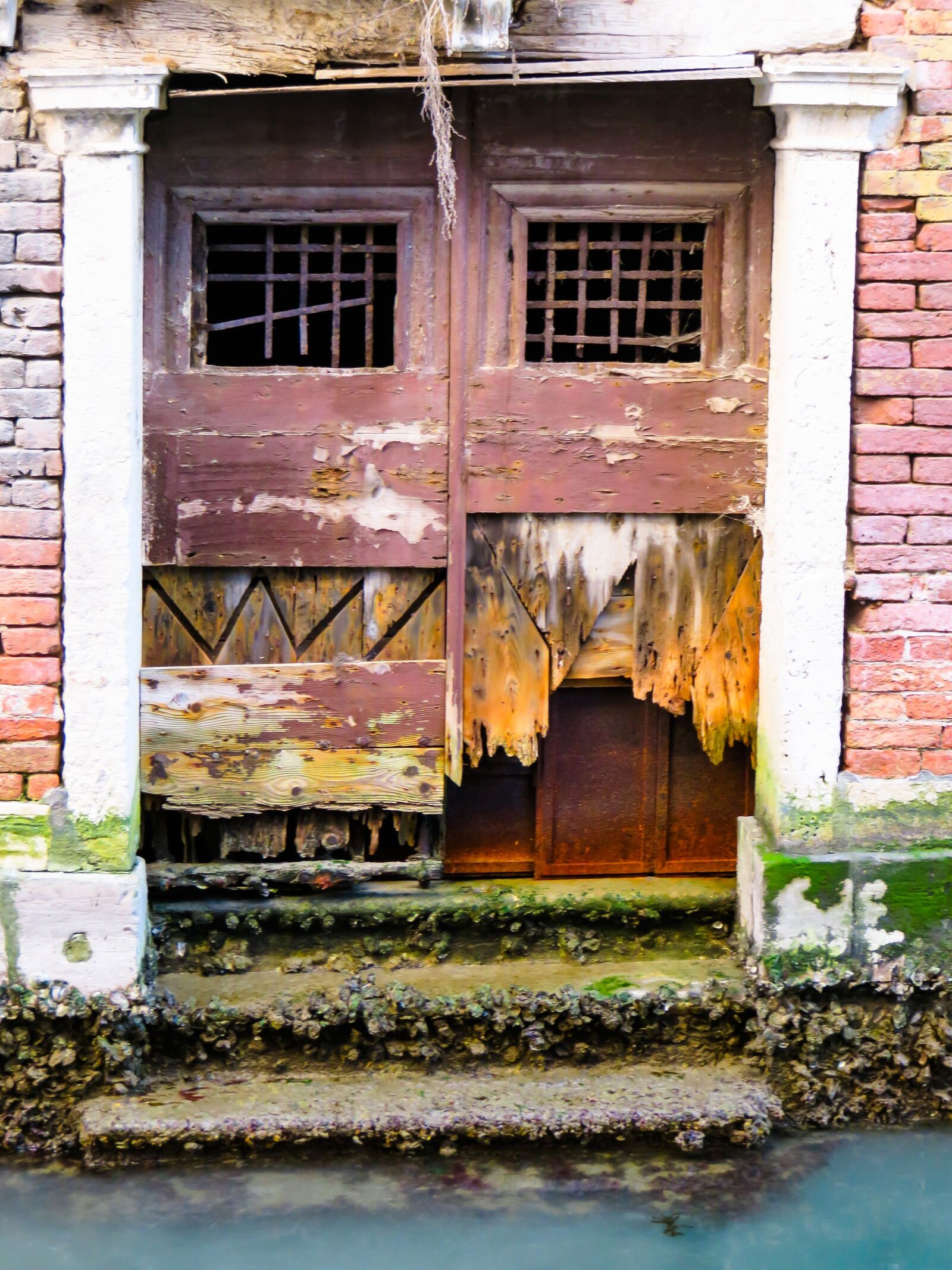 Canon PowerShot SX710 HS sample photo. Architecture, building, door photography
