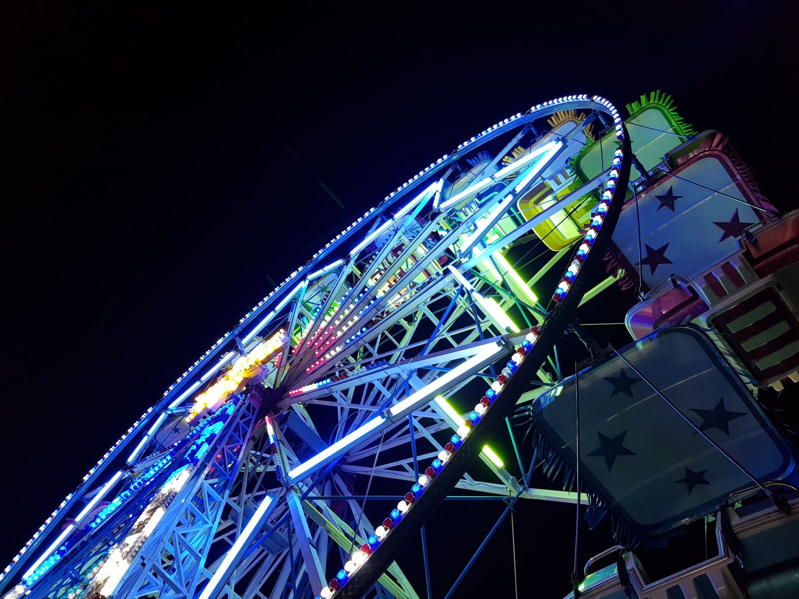 Samsung Galaxy S8 sample photo. Dark, night, amusement photography