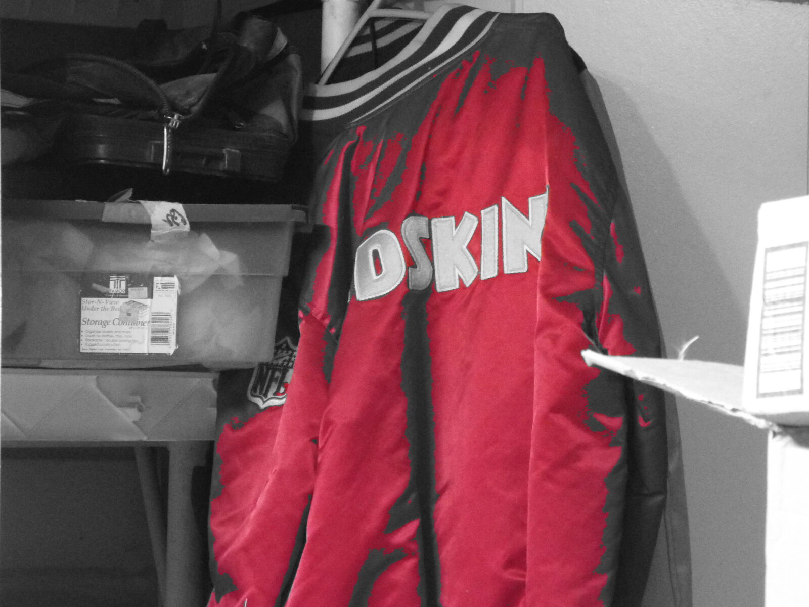 Fujifilm FinePix S8200 sample photo. Redskins jacket photography