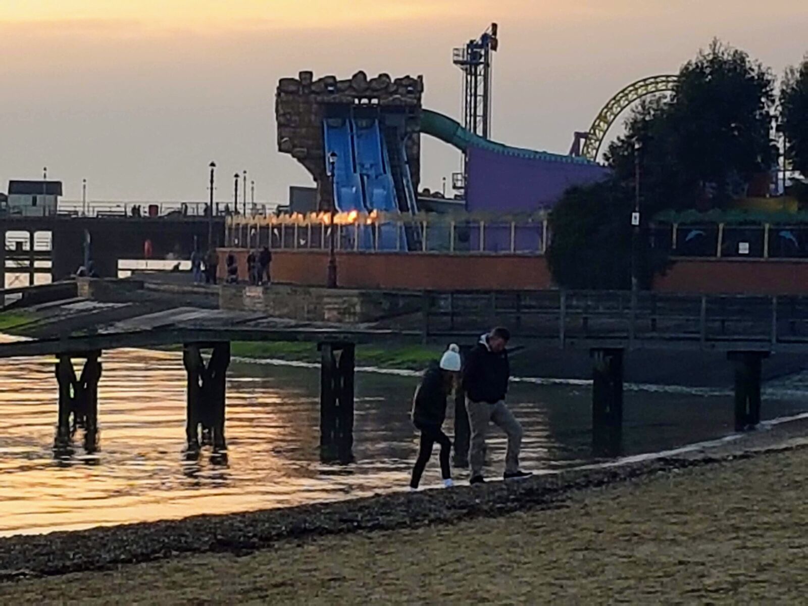 Samsung Galaxy S7 Edge sample photo. Southend-on sea, pier, dusk photography
