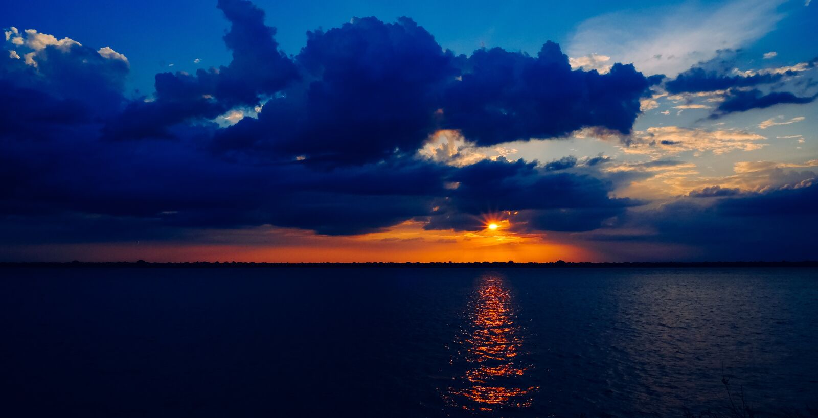 Fujifilm X-T10 sample photo. Sunset, landscape, clouds photography