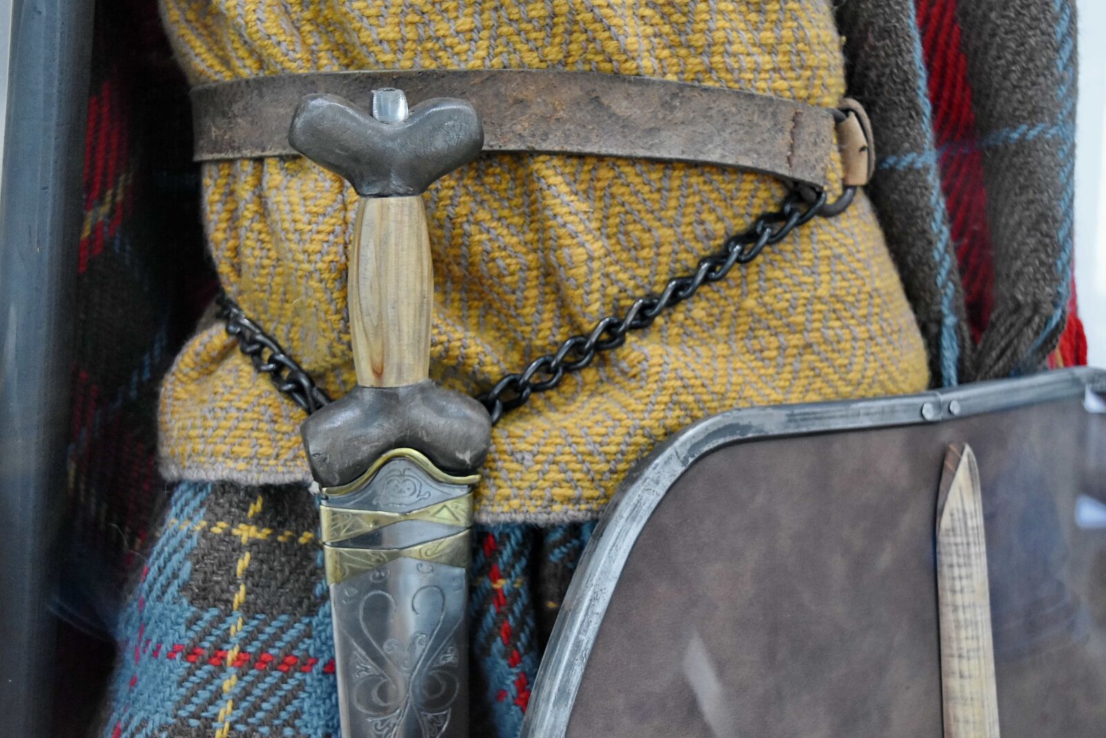 Nikon D5500 sample photo. Medieval, museum, shield, sword photography