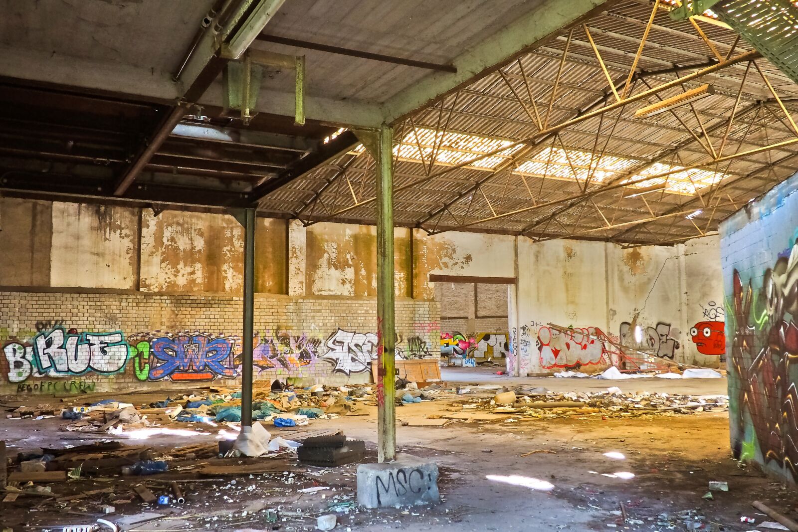 Olympus OM-D E-M10 sample photo. Lost places, rooms, abandoned photography