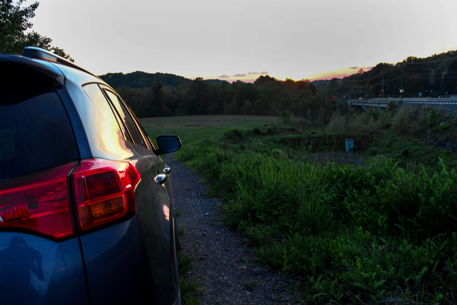 Canon EOS 600D (Rebel EOS T3i / EOS Kiss X5) sample photo. Road, sky, sunset, car photography