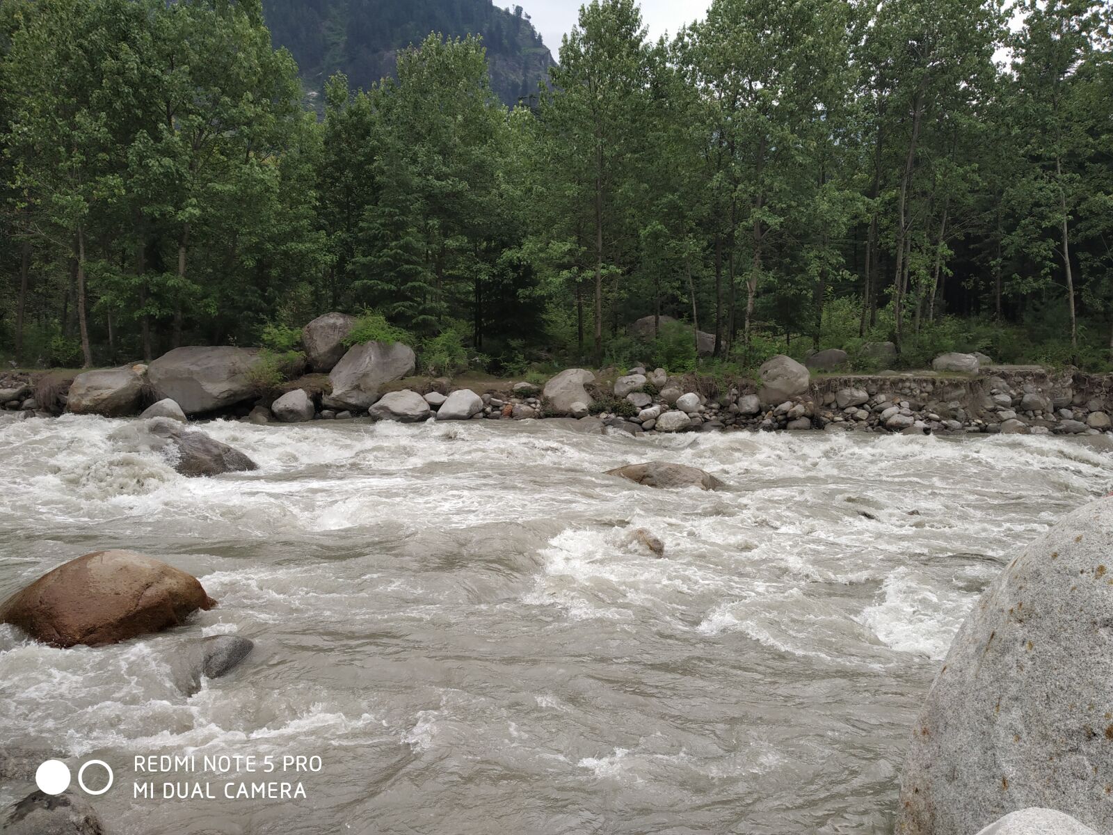 Xiaomi Redmi Note 5 Pro sample photo. Manali, river, himachal photography