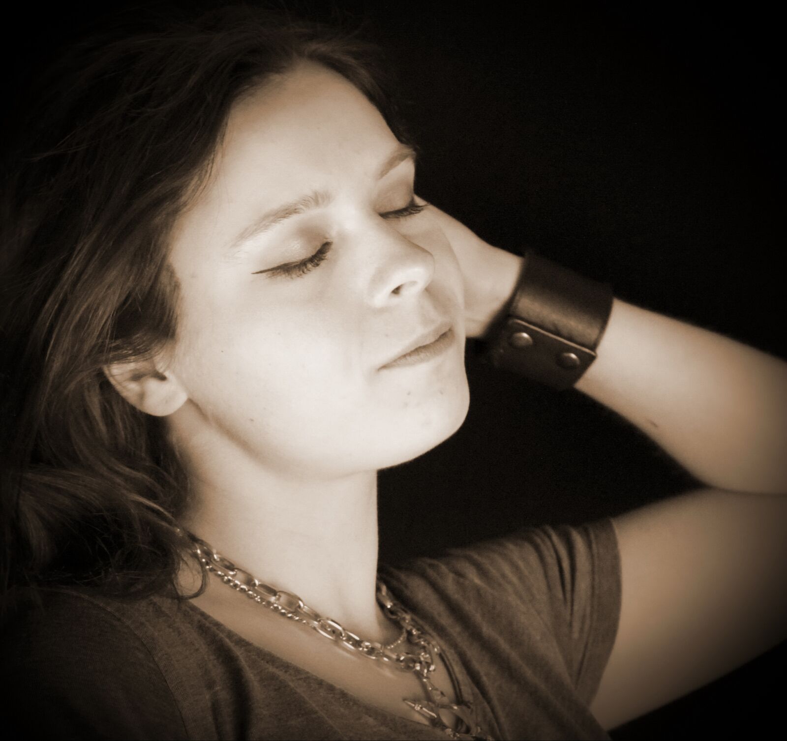 Canon EOS 550D (EOS Rebel T2i / EOS Kiss X4) sample photo. Woman, sensual, female photography
