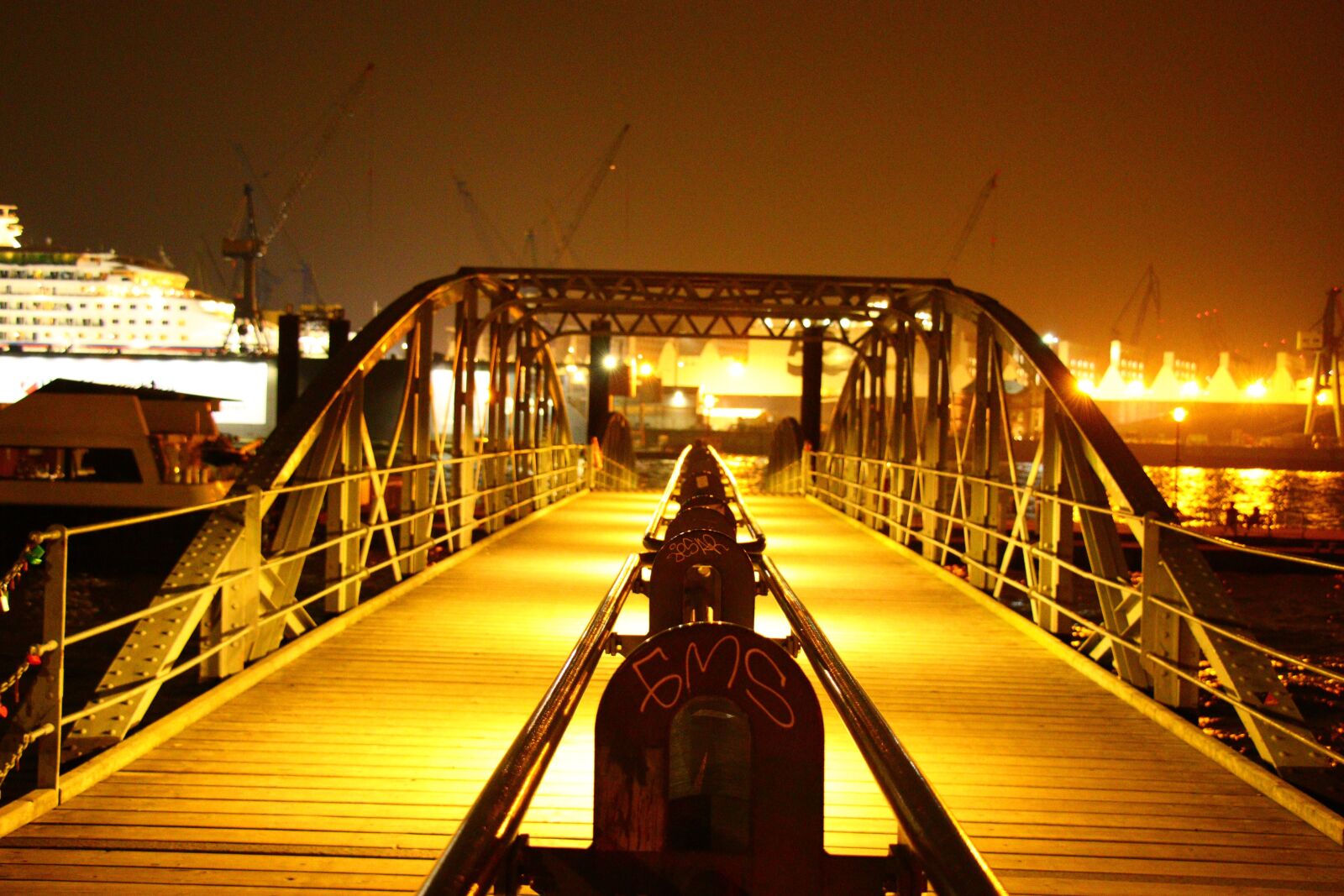 Canon EOS 80D sample photo. Hamburg, port, night photography
