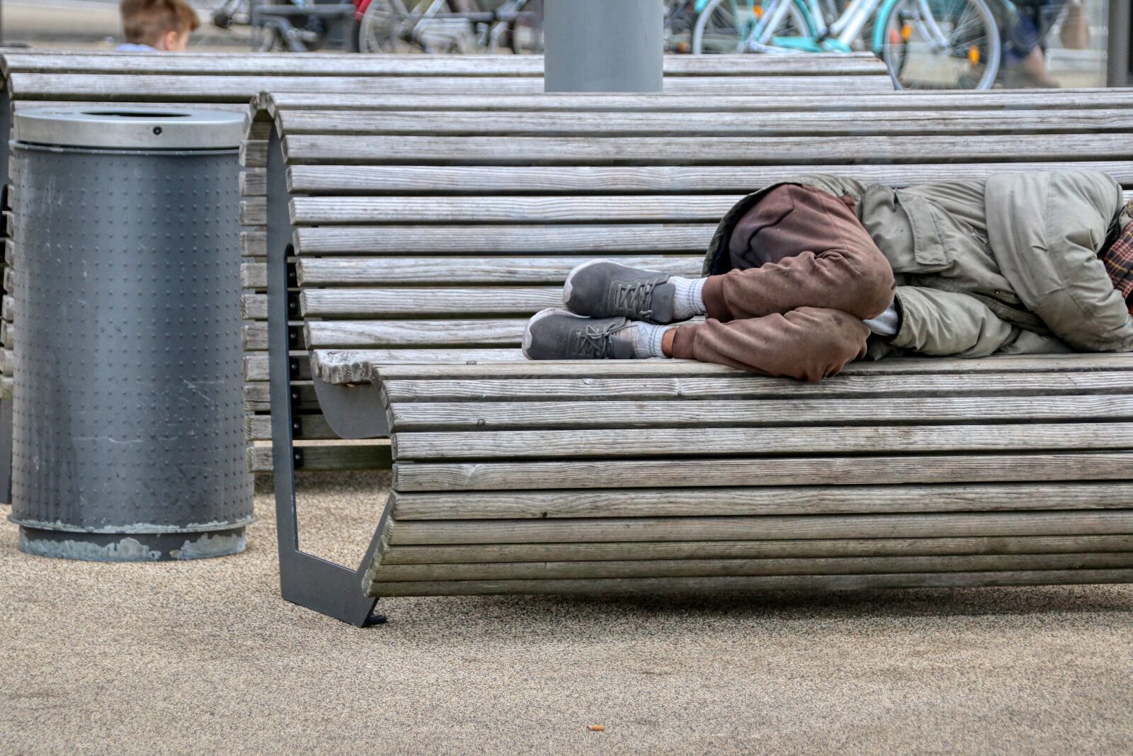 Canon EOS 80D sample photo. Homeless, penner, poverty photography