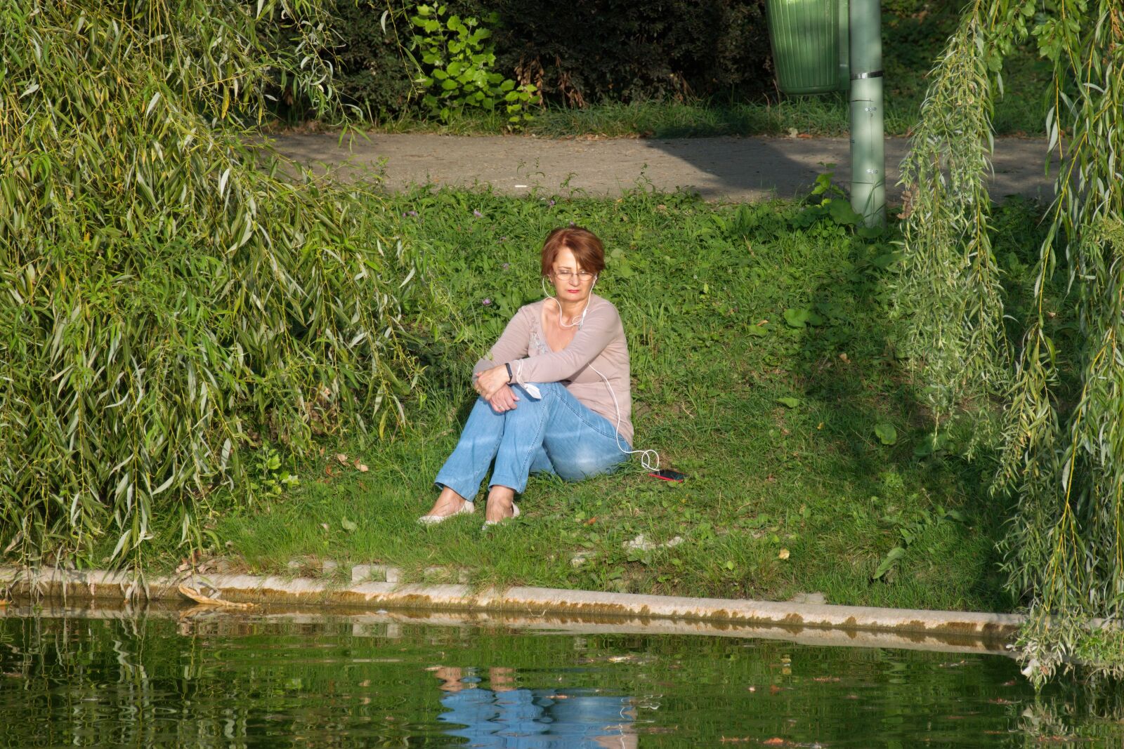 Nikon D5300 sample photo. Woman, sitting down, grass photography