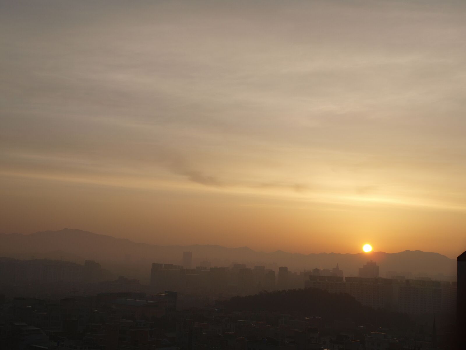 Olympus E-420 (EVOLT E-420) sample photo. People, sunrise, dawn photography