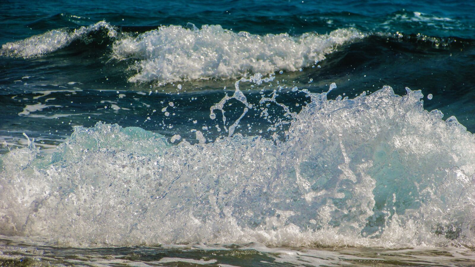 Canon PowerShot SX400 IS sample photo. Wave, smashing, sea photography