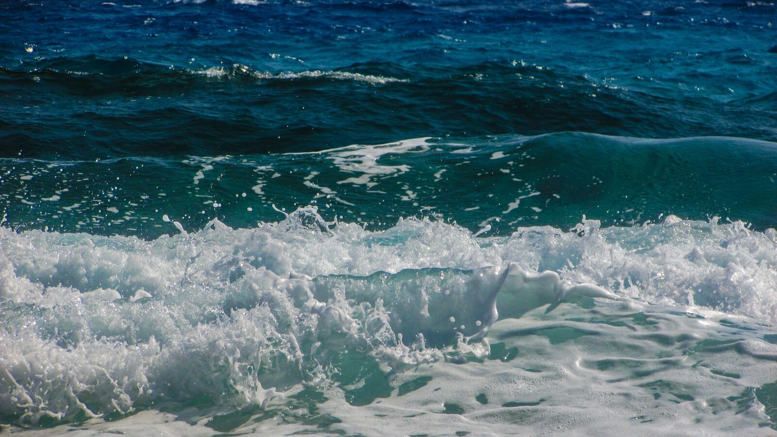 Canon PowerShot SX400 IS sample photo. Wave, smashing, sea photography