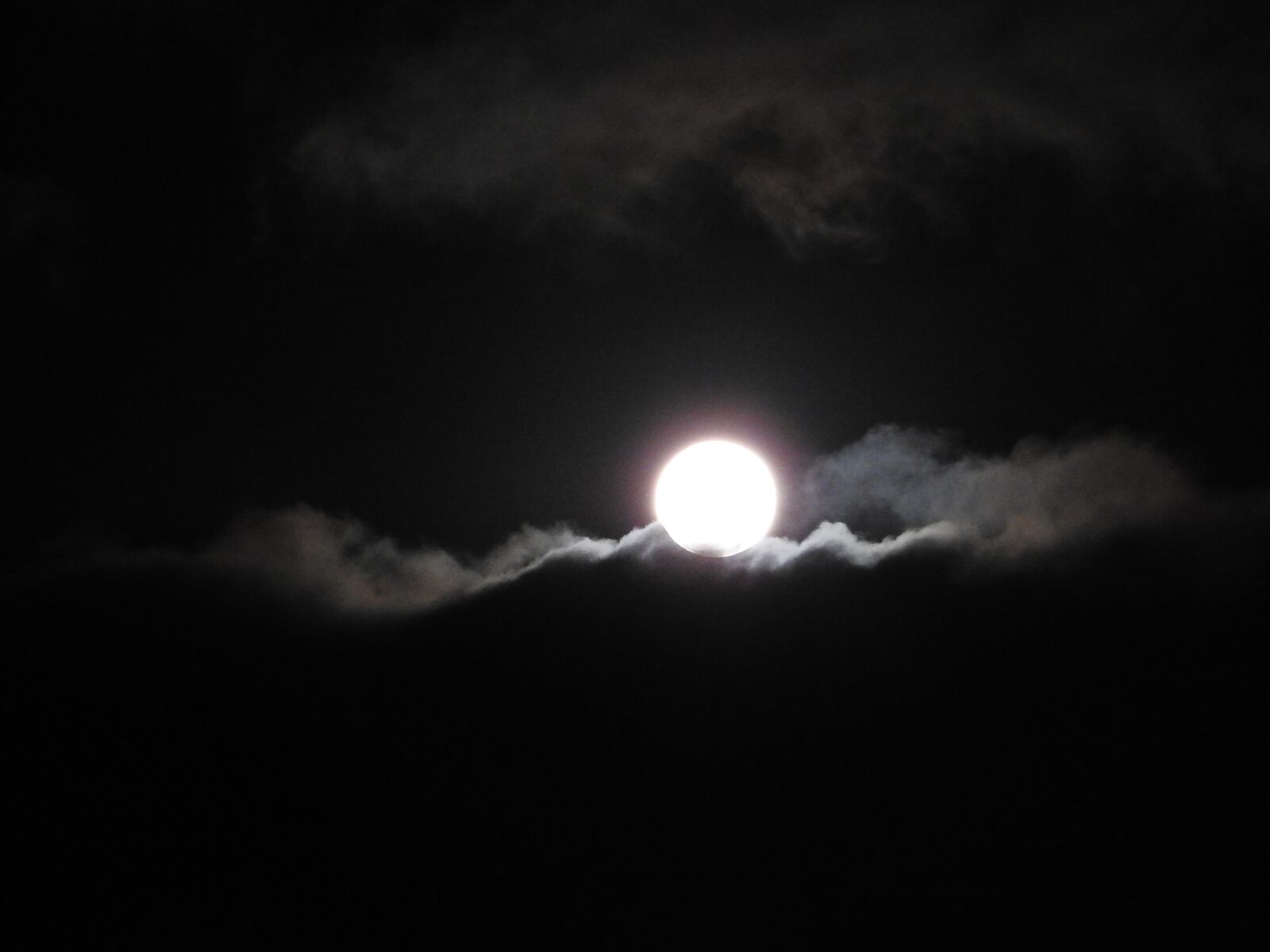 Nikon Coolpix P610 sample photo. Moon, clouds, sky photography
