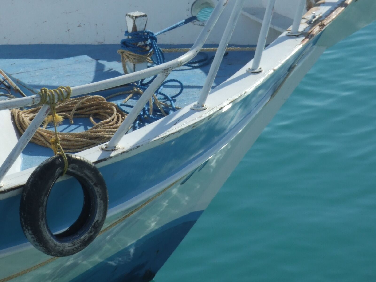 Fujifilm FinePix Z1 sample photo. Boat, sea, blue photography