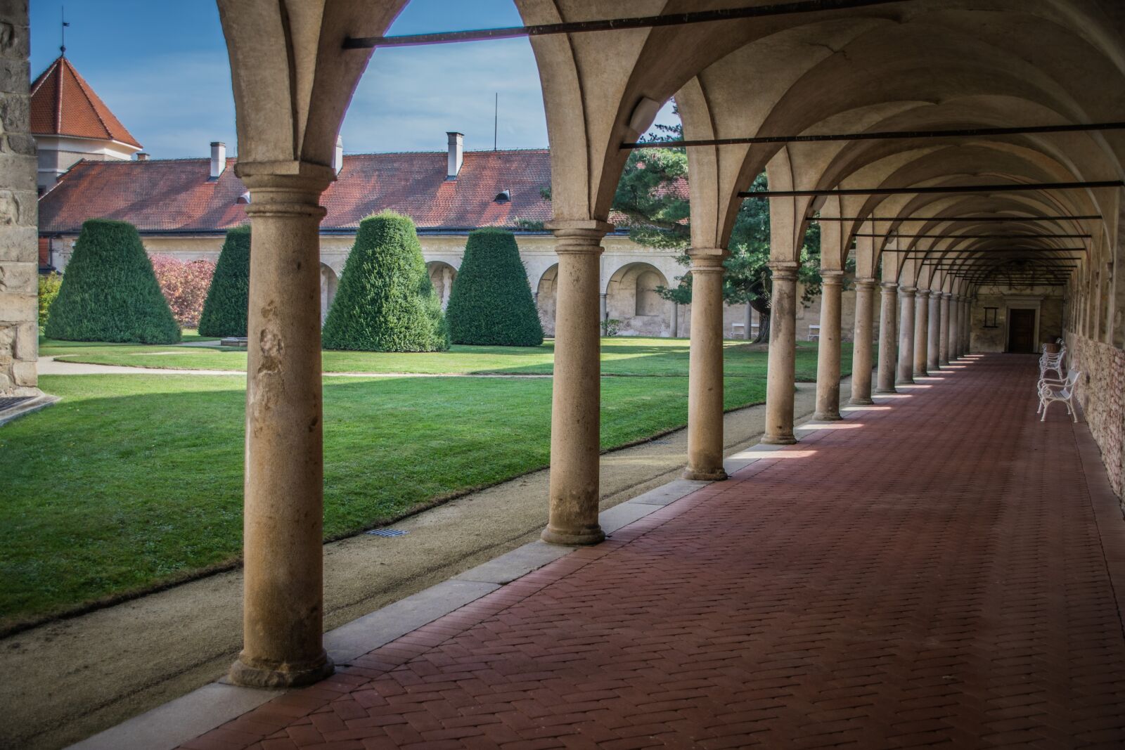 Nikon D5300 sample photo. Columns, light, architecture photography
