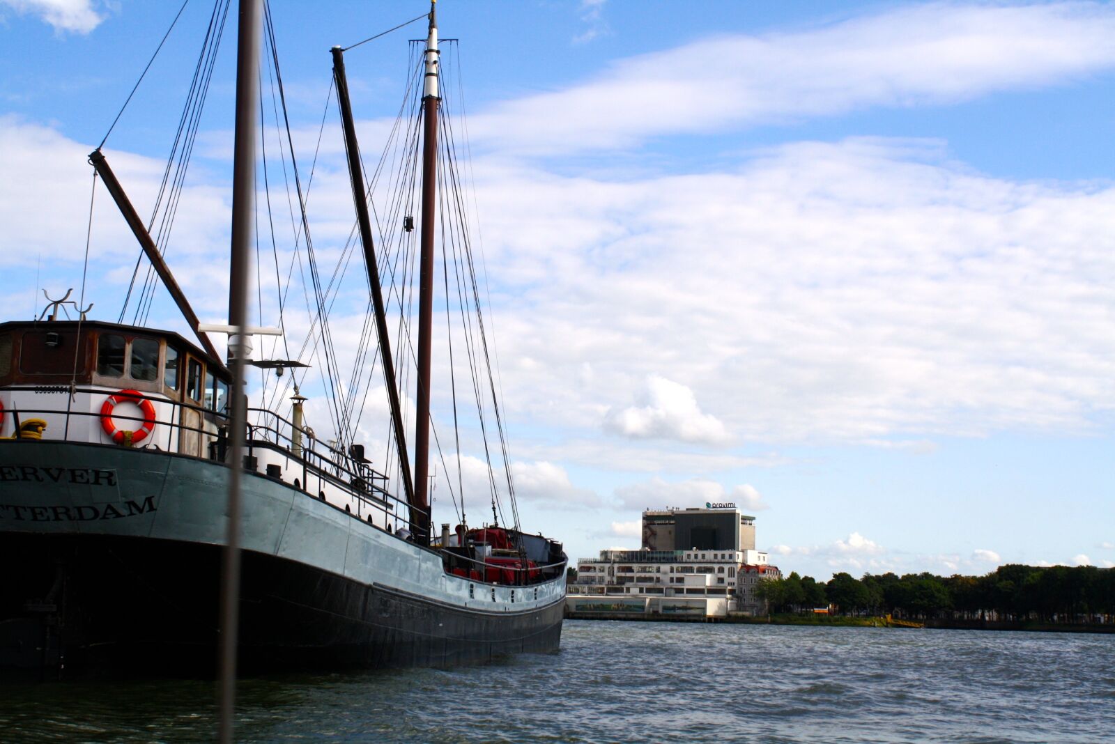 Canon EOS 1000D (EOS Digital Rebel XS / EOS Kiss F) sample photo. Rotterdam, boat, port photography