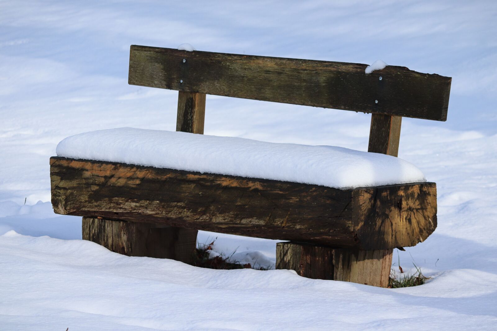 Canon EOS 200D (EOS Rebel SL2 / EOS Kiss X9) sample photo. Tranquility base, snow, wooden photography