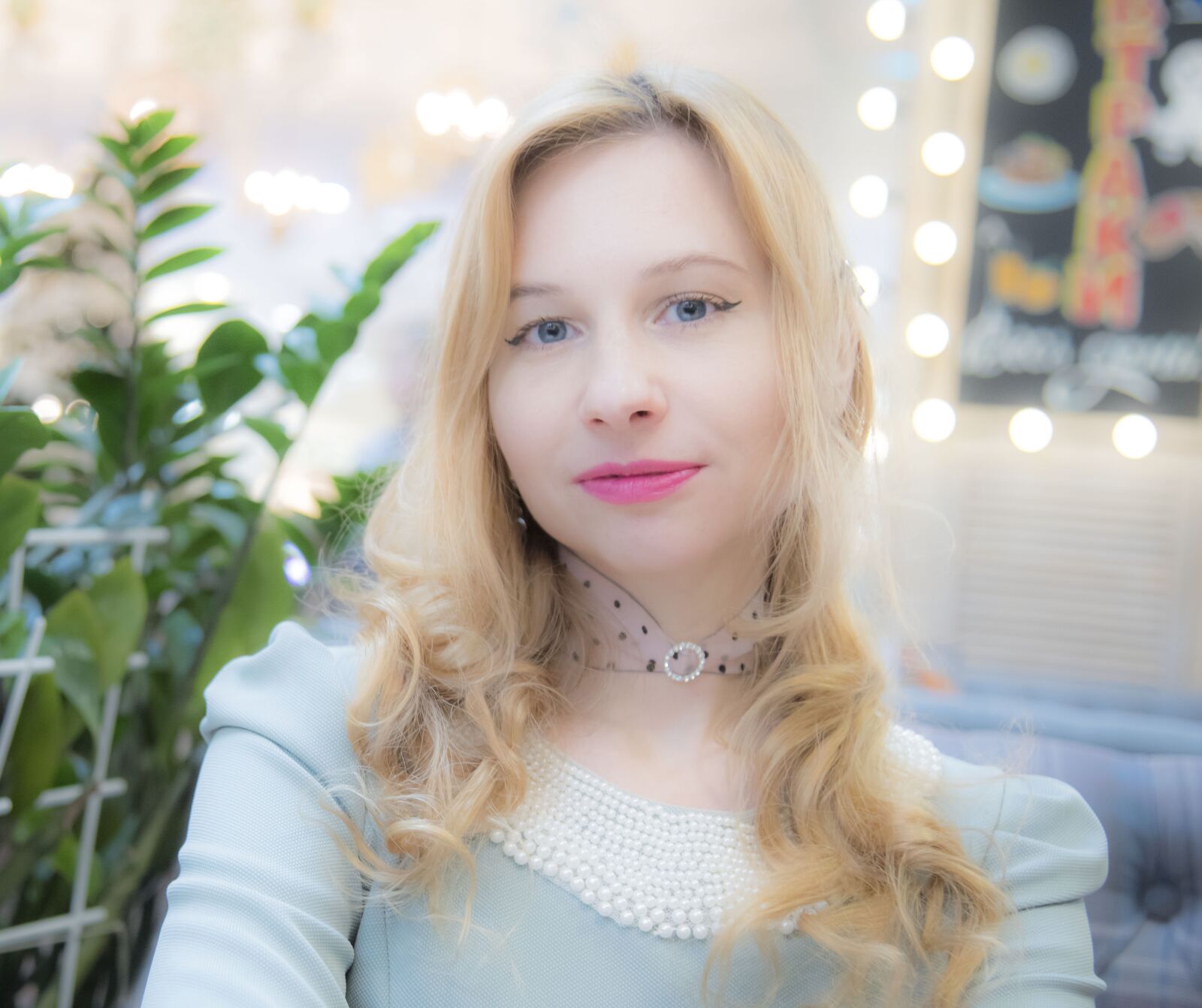 Nikon D750 sample photo. Girl, portrait, café photography