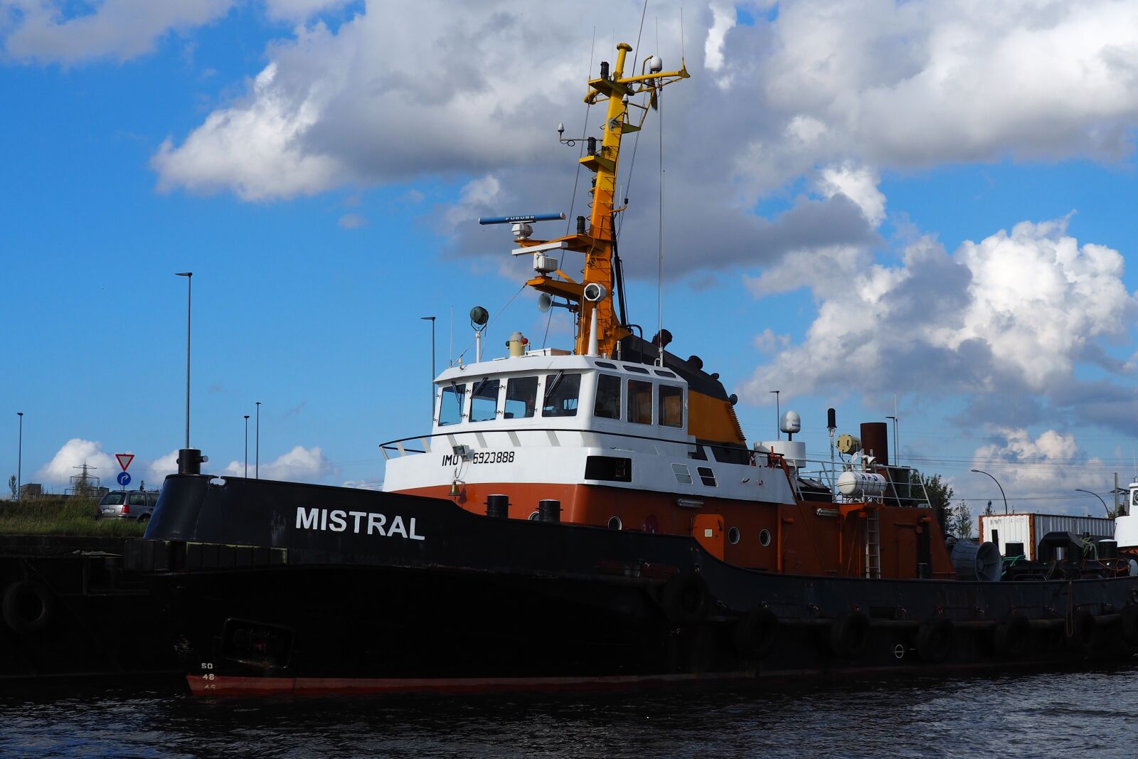 Olympus OM-D E-M10 II sample photo. Tug, ship, hamburg photography
