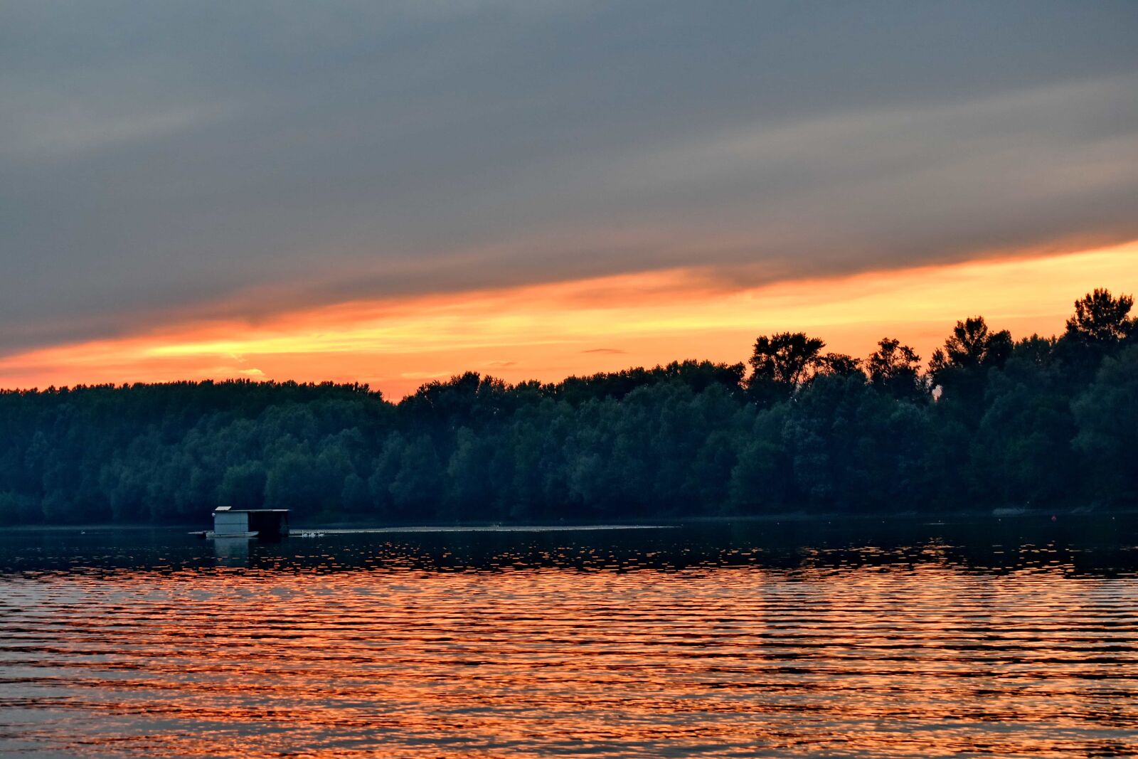 Nikon D5500 sample photo. Boathouse, sunset, lake, dawn photography