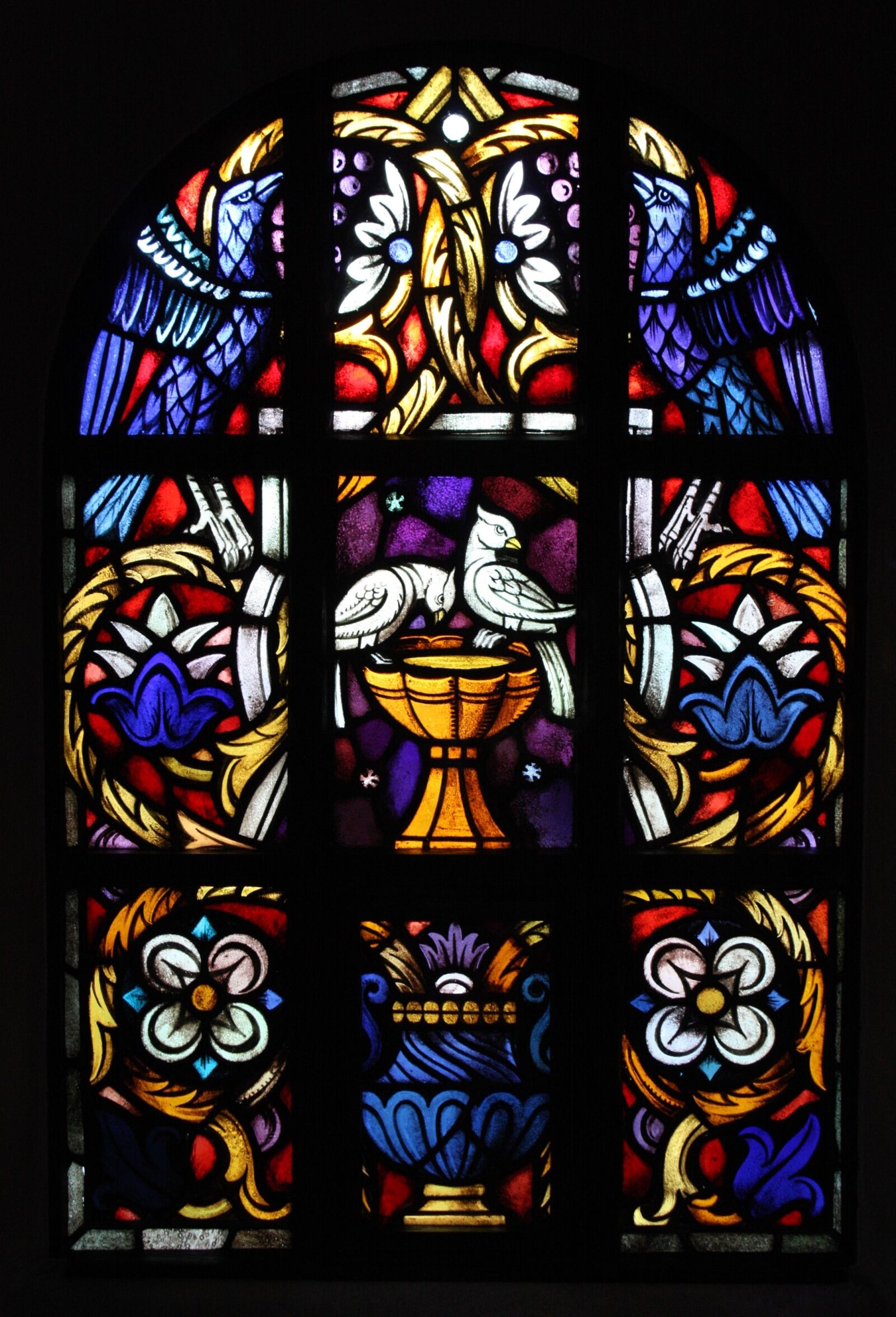Canon EOS 450D (EOS Rebel XSi / EOS Kiss X2) sample photo. Church window, dove, birds photography
