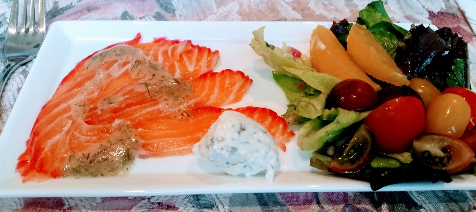 Samsung Galaxy S5 sample photo. Orange, salmon, salad photography