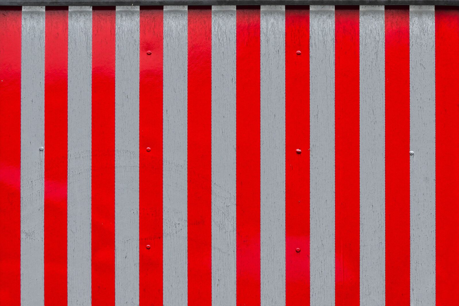 Panasonic Lumix DMC-FZ1000 sample photo. Background, red white, striped photography